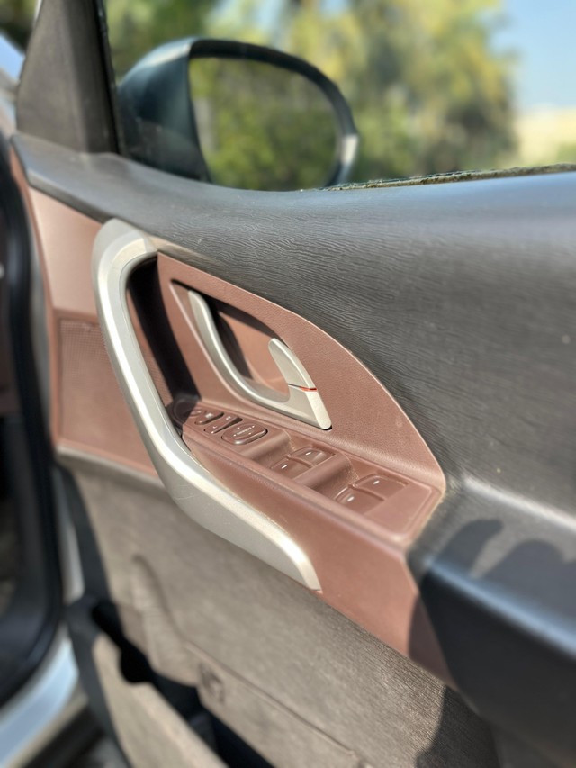 Second-hand 2014 Mahindra XUV500 W8 FWD for sale in Mumbai-14