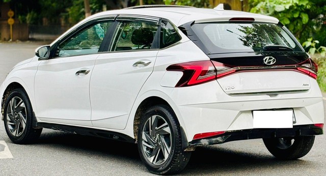 Second-hand 2023 Hyundai i20 Asta Opt for sale in New Delhi-9