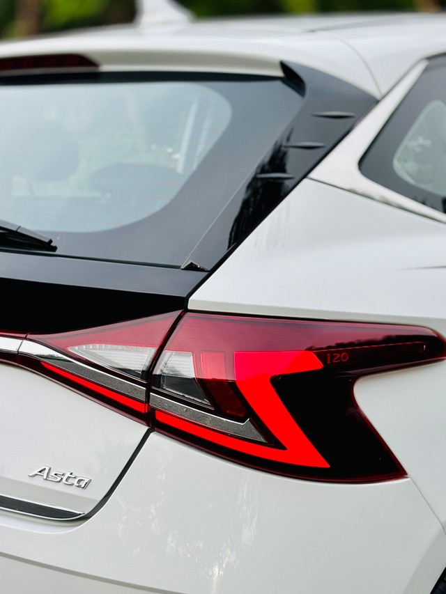 Second-hand 2023 Hyundai i20 Asta Opt for sale in New Delhi-8