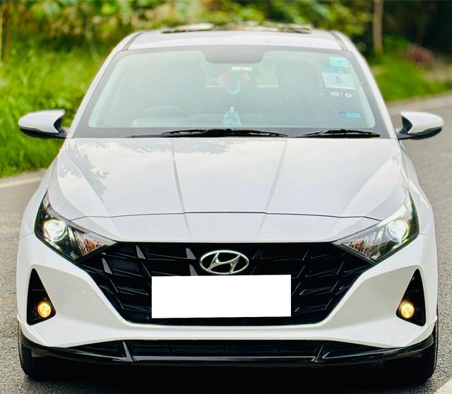 Second-hand 2023 Hyundai i20 Asta Opt for sale in New Delhi-6