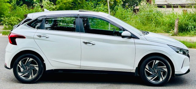 Second-hand 2023 Hyundai i20 Asta Opt for sale in New Delhi-1