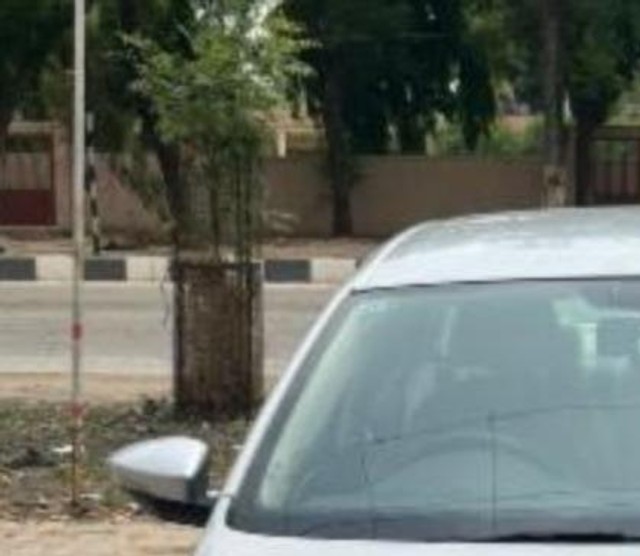 Second-hand 2011 Volkswagen Jetta 2.0L TDI Highline for sale in Ankleshwar-9