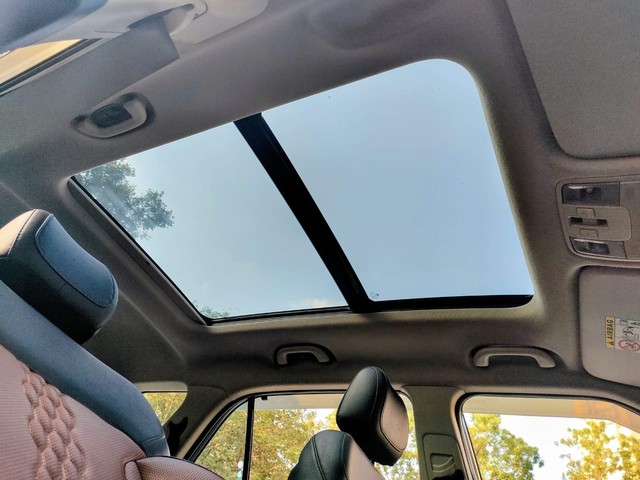 Second-hand 2023 Hyundai Alcazar Signature for sale in Bangalore-7