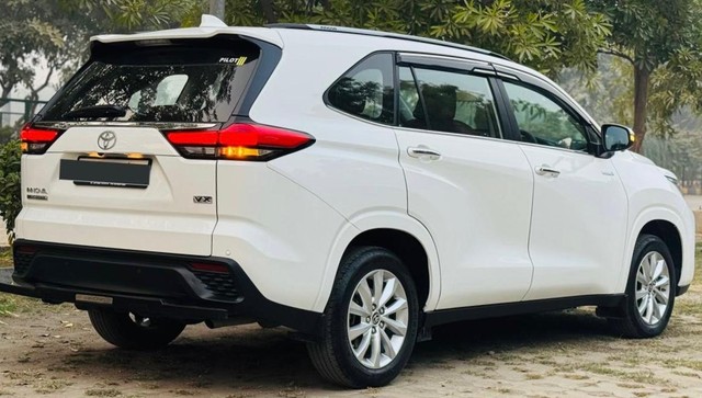 Second-hand 2024 Toyota Innova Hycross VX(O) 7STR Hybrid for sale in New Delhi-2