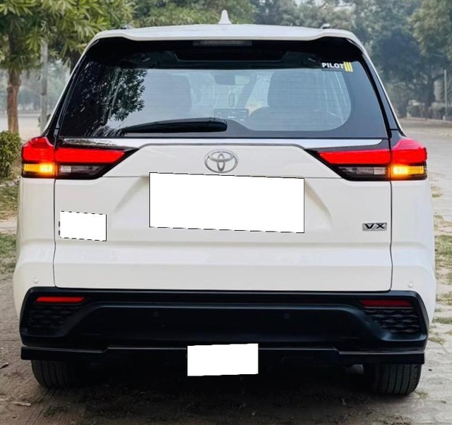 Second-hand 2024 Toyota Innova Hycross VX(O) 7STR Hybrid for sale in New Delhi-3