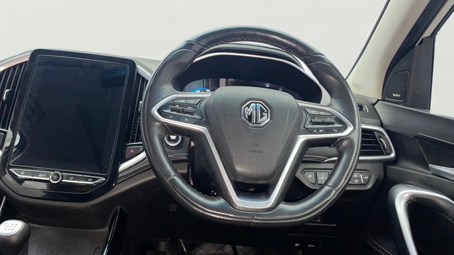 Second-hand 2021 MG Hector Sharp Diesel Dualtone for sale in Kochi-12