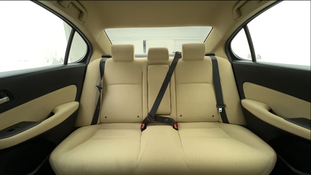 Second-hand 2021 Honda City 1.5 V MT Exclusive for sale in Ahmedabad-37