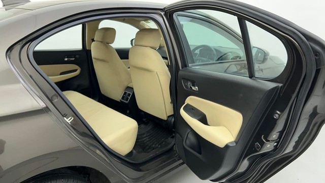 Second-hand 2021 Honda City 1.5 V MT Exclusive for sale in Ahmedabad-30