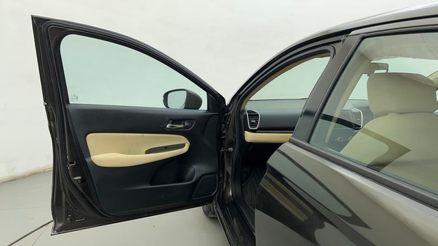 Second-hand 2021 Honda City 1.5 V MT Exclusive for sale in Ahmedabad-28