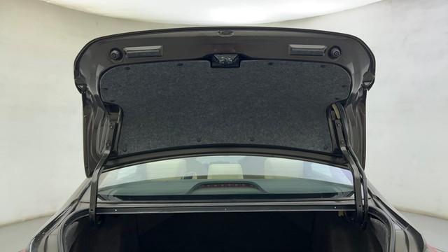 Second-hand 2021 Honda City 1.5 V MT Exclusive for sale in Ahmedabad-36