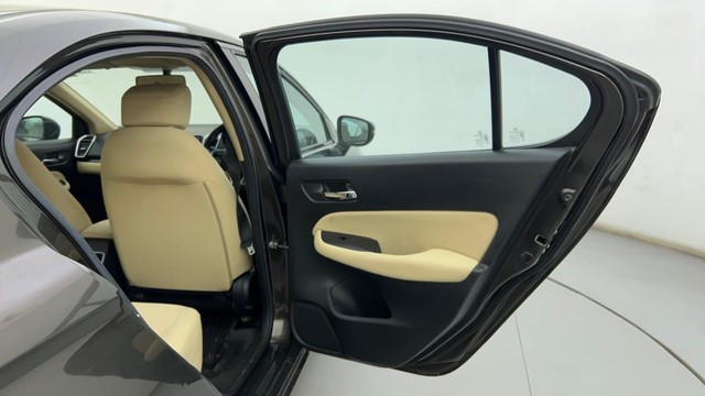 Second-hand 2021 Honda City 1.5 V MT Exclusive for sale in Ahmedabad-34