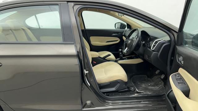 Second-hand 2021 Honda City 1.5 V MT Exclusive for sale in Ahmedabad-15