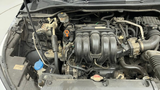 Second-hand 2021 Honda City 1.5 V MT Exclusive for sale in Ahmedabad-39