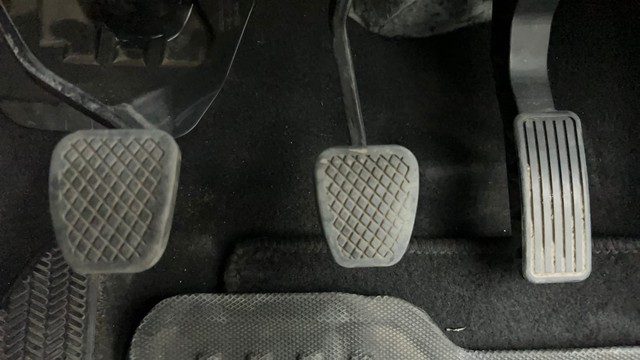 Second-hand 2021 Honda City 1.5 V MT Exclusive for sale in Ahmedabad-14