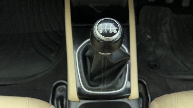 Second-hand 2021 Honda City 1.5 V MT Exclusive for sale in Ahmedabad-12