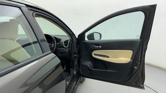 Second-hand 2021 Honda City 1.5 V MT Exclusive for sale in Ahmedabad-16