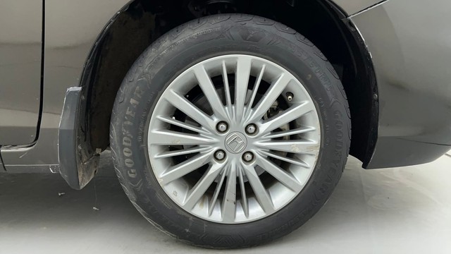 Second-hand 2021 Honda City 1.5 V MT Exclusive for sale in Ahmedabad-17