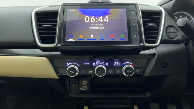 Second-hand 2021 Honda City 1.5 V MT Exclusive for sale in Ahmedabad-31