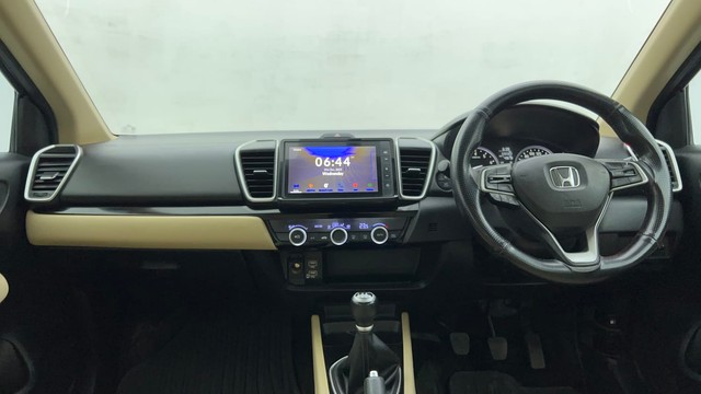 Second-hand 2021 Honda City 1.5 V MT Exclusive for sale in Ahmedabad-11