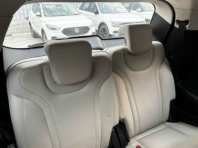 Second-hand 2024 Mahindra XUV700 AX7L 7Str Diesel AT for sale in New Delhi-23