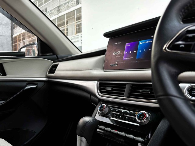 Second-hand 2024 Mahindra XUV700 AX7L 7Str Diesel AT for sale in New Delhi-9