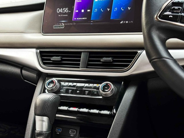 Second-hand 2024 Mahindra XUV700 AX7L 7Str Diesel AT for sale in New Delhi-5