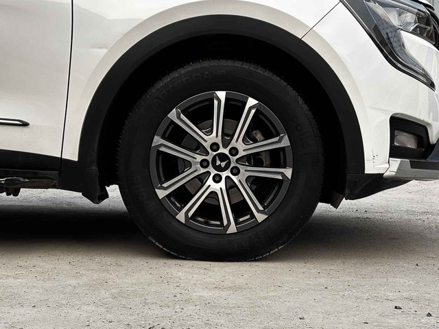 Second-hand 2024 Mahindra XUV700 AX7L 7Str Diesel AT for sale in New Delhi-6