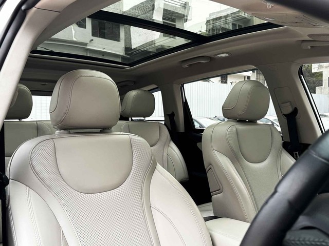 Second-hand 2024 Mahindra XUV700 AX7L 7Str Diesel AT for sale in New Delhi-20