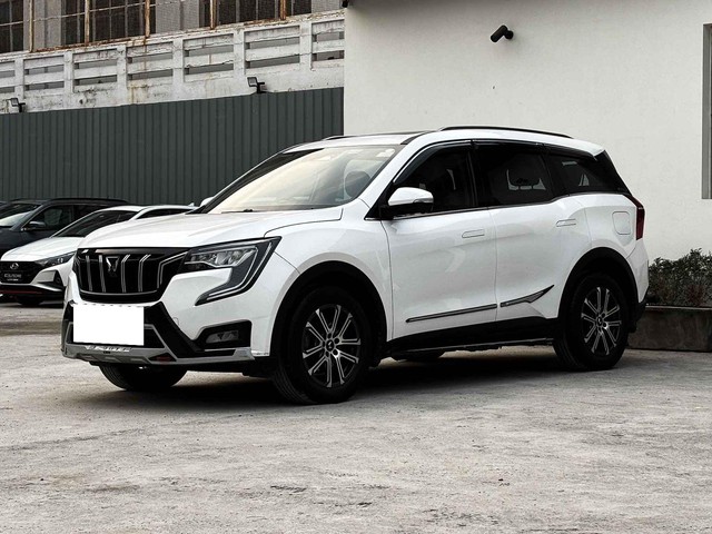 Second-hand 2024 Mahindra XUV700 AX7L 7Str Diesel AT for sale in New Delhi-3