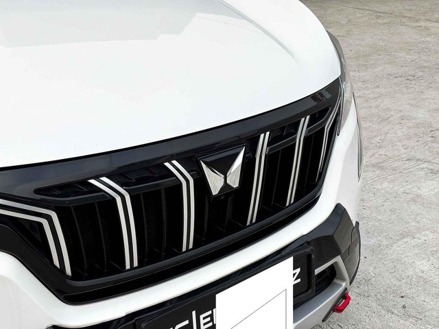 Second-hand 2024 Mahindra XUV700 AX7L 7Str Diesel AT for sale in New Delhi-7