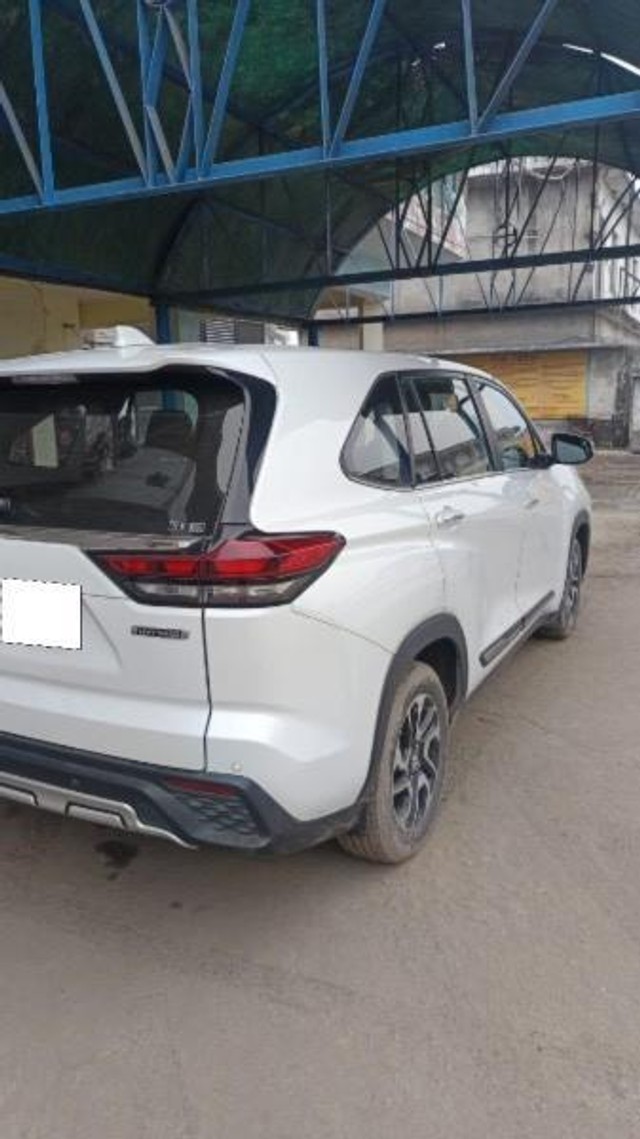 Second-hand 2025 Maruti Invicto Alpha Plus 7Str for sale in Bijnor-4