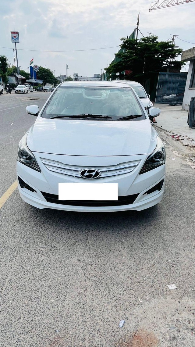Second-hand 2017 Hyundai Verna 1.6 VTVT AT S for sale in New Delhi-3
