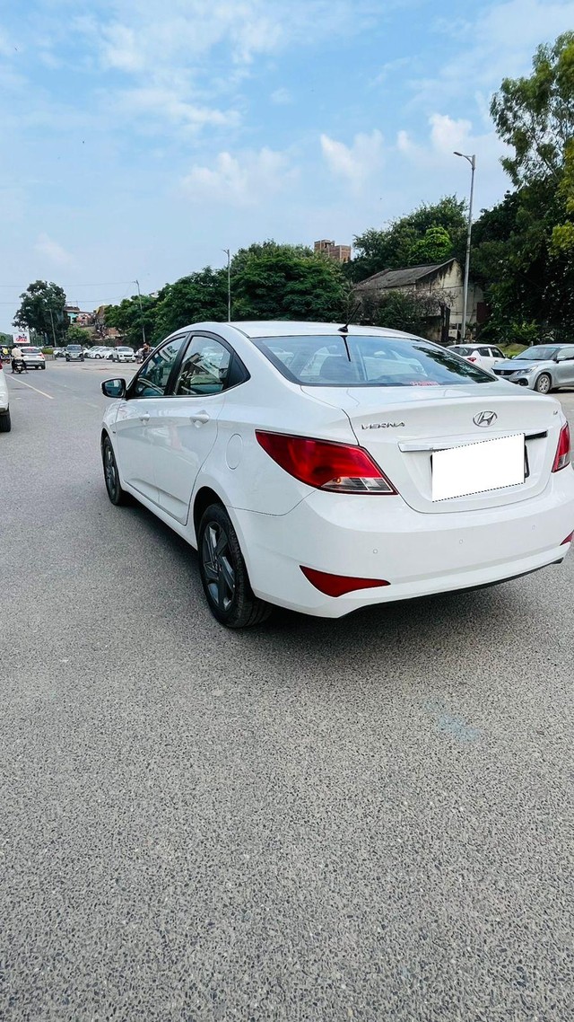 Second-hand 2017 Hyundai Verna 1.6 VTVT AT S for sale in New Delhi-6