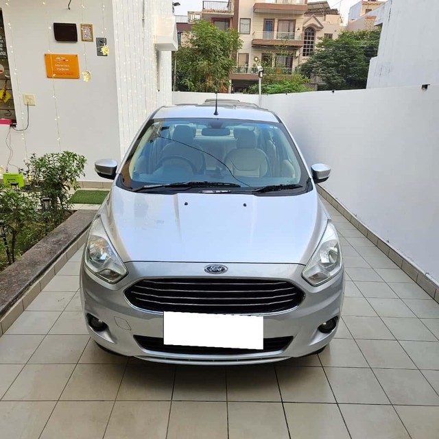 Second-hand 2017 Ford Figo 1.2P Titanium MT for sale in Gurgaon-3