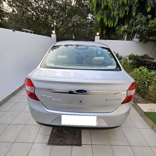 Second-hand 2017 Ford Figo 1.2P Titanium MT for sale in Gurgaon-2