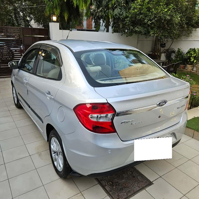Second-hand 2017 Ford Figo 1.2P Titanium MT for sale in Gurgaon-4
