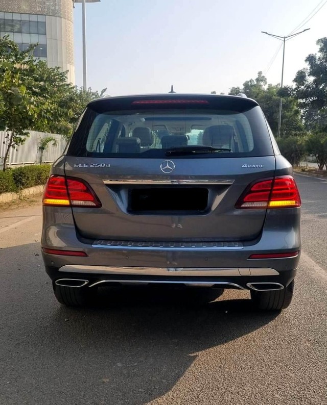 Second-hand 2018 Mercedes-Benz GLE 250d for sale in New Delhi-16