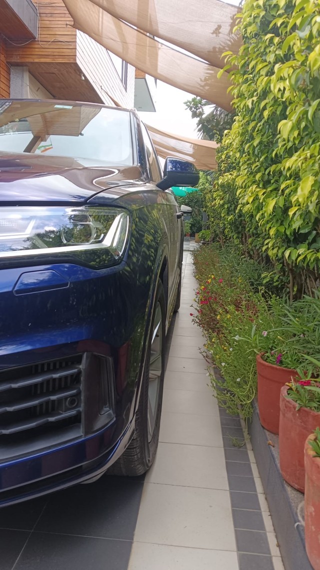 Second-hand 2022 Audi Q7 Technology Limited Edition for sale in New Delhi-2