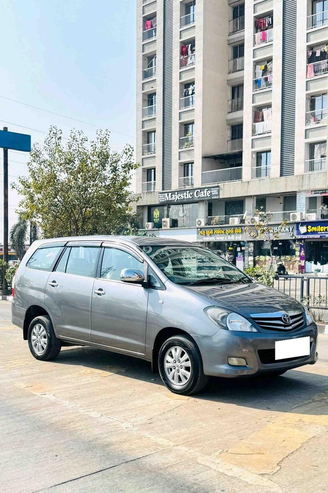 Second-hand 2010 Toyota Innova 2.5 VX 7 STR for sale in Surat-3
