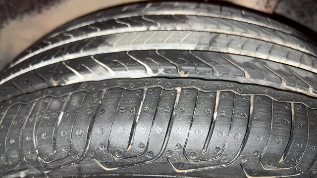 Second-hand 2016 Volkswagen Polo Petrol Highline 1.2L for sale in Mysore-24