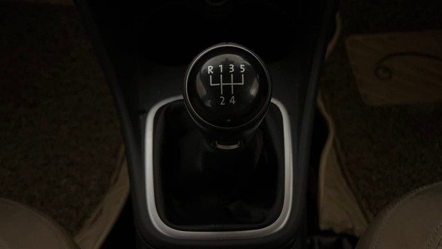 Second-hand 2016 Volkswagen Polo Petrol Highline 1.2L for sale in Mysore-12