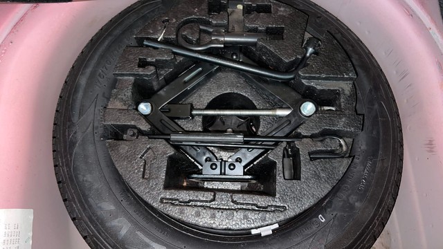 Second-hand 2016 Volkswagen Polo Petrol Highline 1.2L for sale in Mysore-21