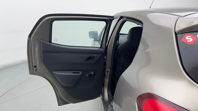 Second-hand 2016 Renault KWID RXT for sale in Ghaziabad-24