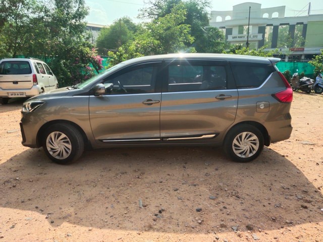 Second-hand 2021 Maruti Suzuki Ertiga CNG VXI for sale in Hyderabad-14