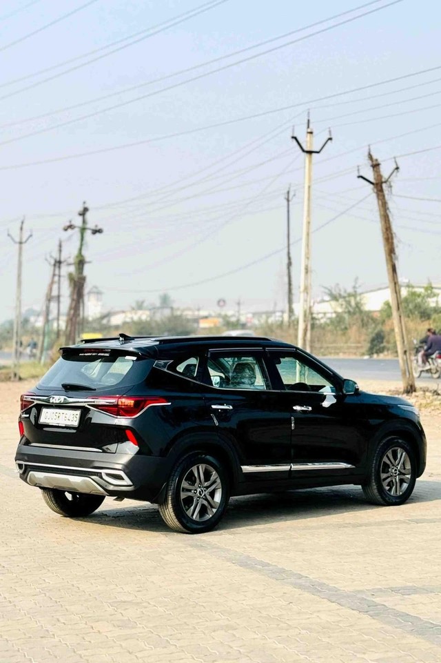 Second-hand 2022 Kia Seltos HTX G for sale in Surat-3