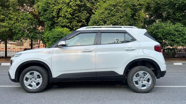 Second-hand 2019 Hyundai Venue S Turbo DCT BSIV for sale in New Delhi-3