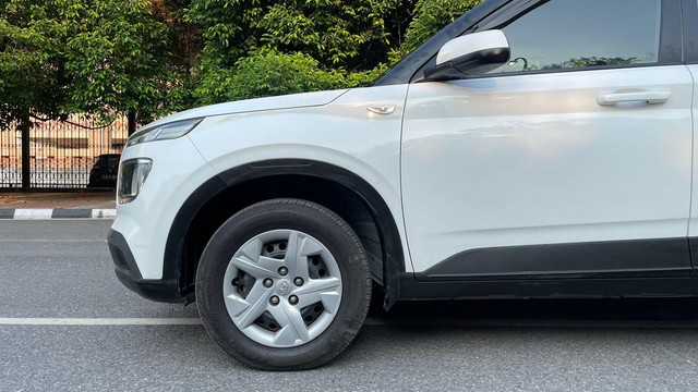 Second-hand 2019 Hyundai Venue S Turbo DCT BSIV for sale in New Delhi-9