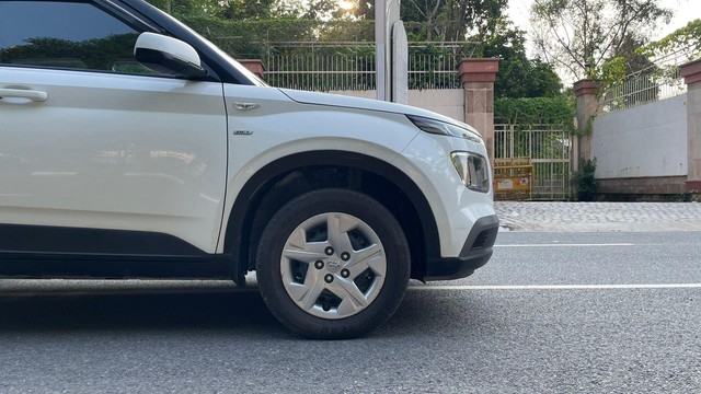 Second-hand 2019 Hyundai Venue S Turbo DCT BSIV for sale in New Delhi-8