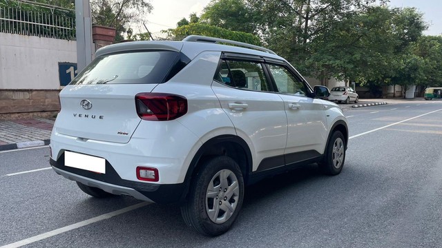 Second-hand 2019 Hyundai Venue S Turbo DCT BSIV for sale in New Delhi-11