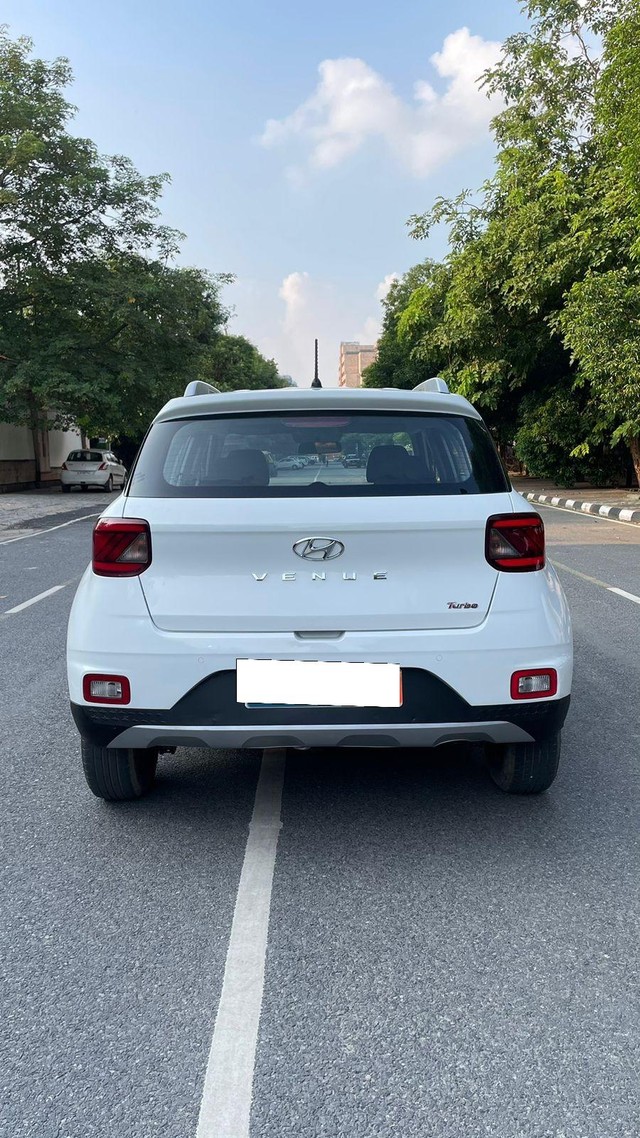 Second-hand 2019 Hyundai Venue S Turbo DCT BSIV for sale in New Delhi-2